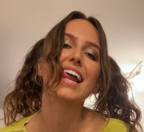 セクシーなブルネットのオンリーファンズ 美しい ギャラリー