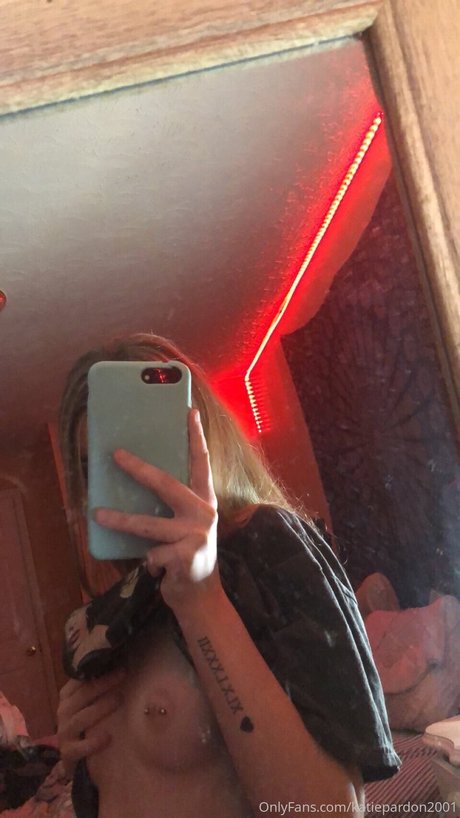 Katie Pardon ホットスター 写真