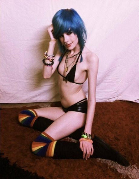 ジンジャーティーンオンリーファンズ セクシーヌード 写真