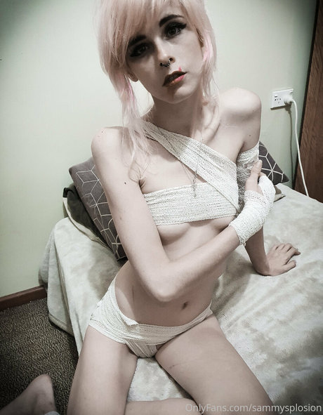 モンスターコックオンリーファンズ ホットヌード 画像