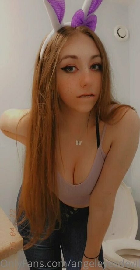 Angel Eyes Devil Thighs ポルノスター 写真