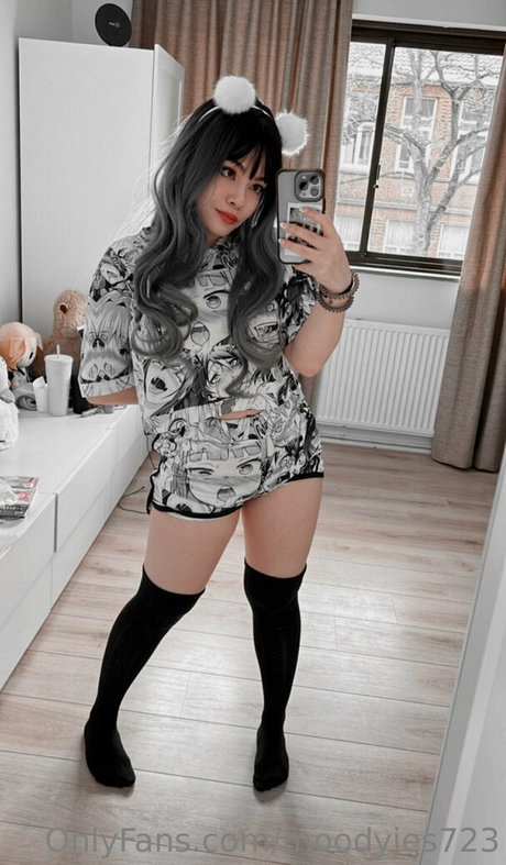 白人BBW オンリーファンズ セクシー裸 画像