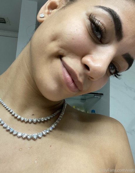 Daniella Vioti ヌードスター アーカイブ