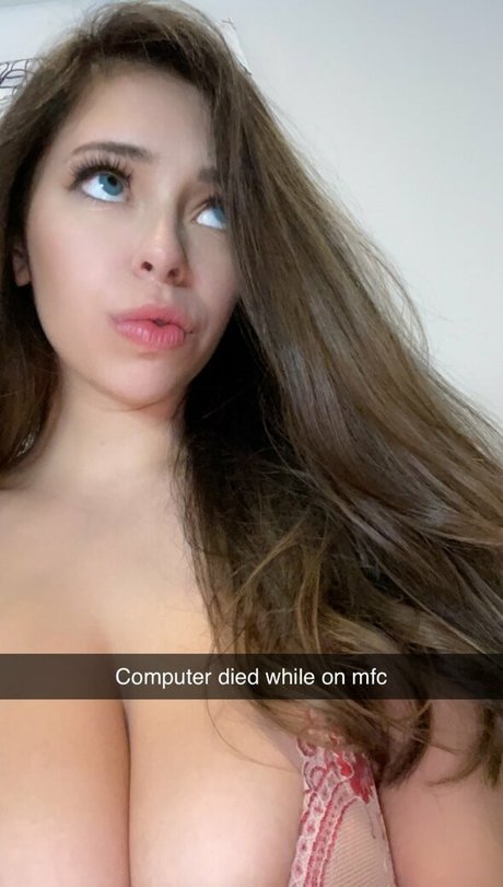 ティックトックスター オンリーファンズ 無料セックス 画像