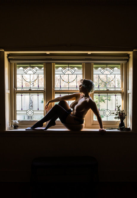 ぽっちゃりブロンドのオンリーファンズ 美しい裸 画像