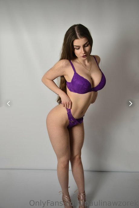 Paulina Wzorek 裸の女優 写真