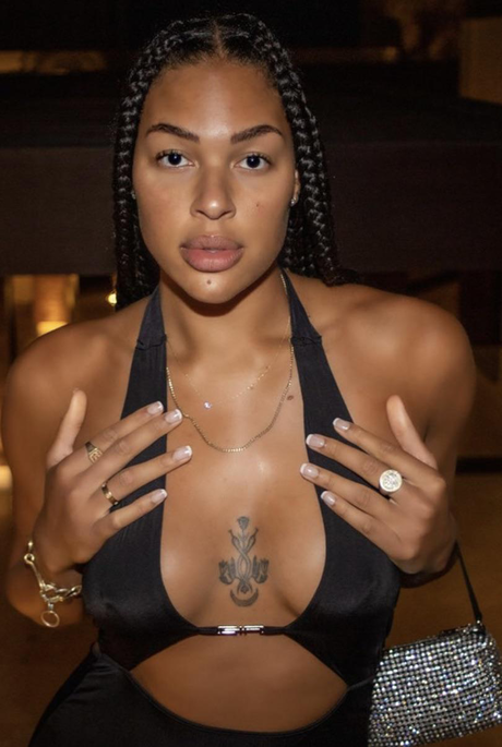 巨乳ランジェリーオンリーファンズ アート裸 写真