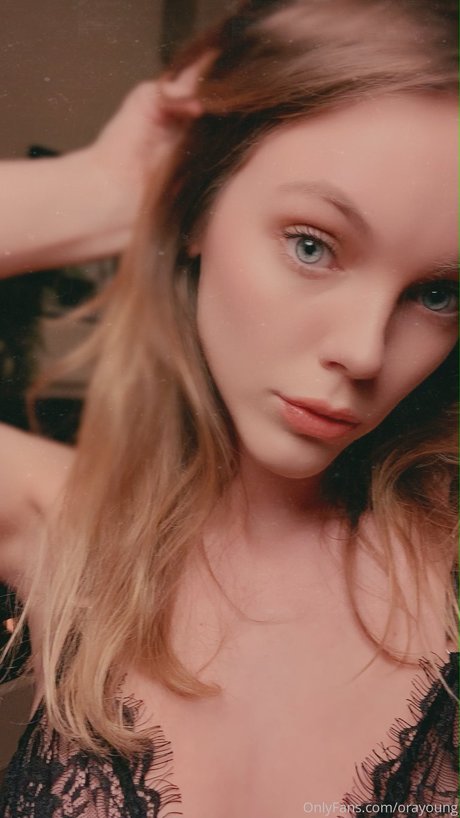 濃厚なヌードオンリーファンズ エロチック 画像