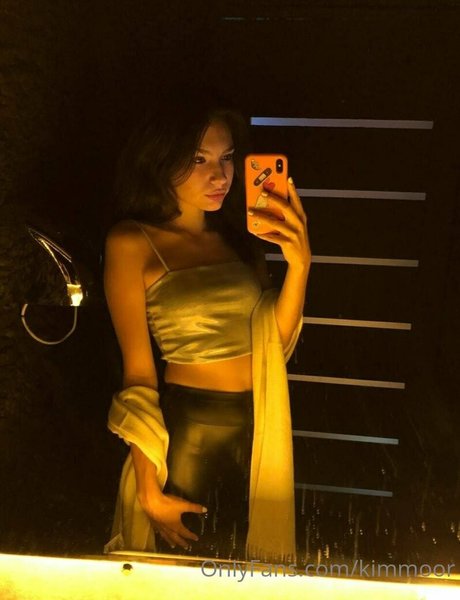 Kim Moor xxxモデル 写真