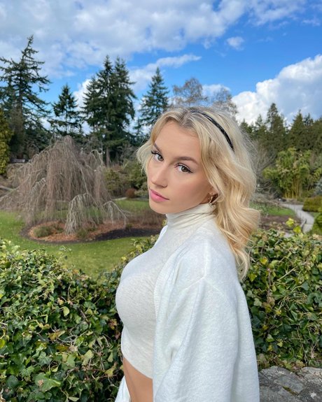 ティックトックスター オンリーファンズ 美しい ギャラリー