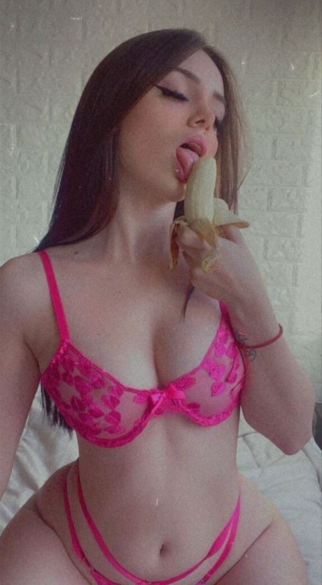 熟女の足オンリーファンズ セクシーヌード 写真