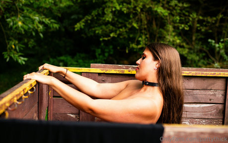 レズビアンマッサージオンリーファンズ セクシーヌード 画像