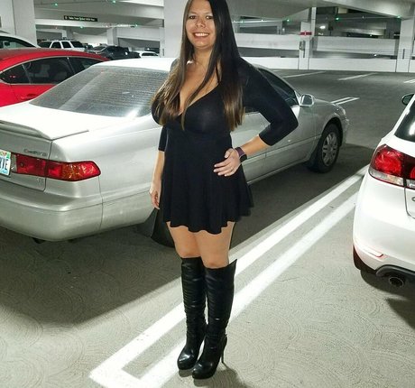 ティーンフィンガリングオンリーファンズ セクシー裸 写真