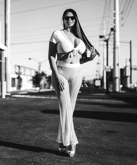 裸の熟女オンリーファンズ ポルノ ギャラリー