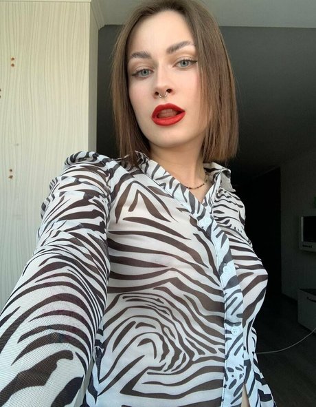 足 熟女 オンリーファンズ 裸 写真