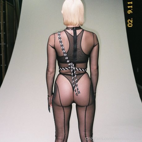 ブロガーオンリーファンズ ポルノ 写真