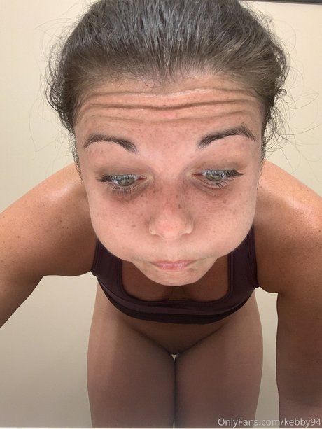 Kebby94 スター xxx 写真