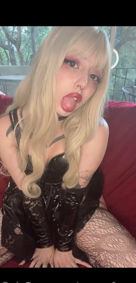 moon faae 裸のポルノスター 写真