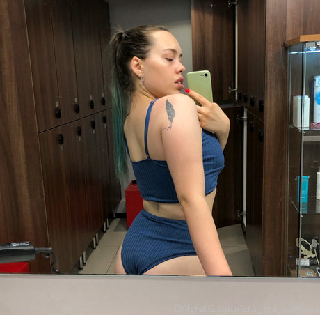 足 熟女 オンリーファンズ 無料 画像