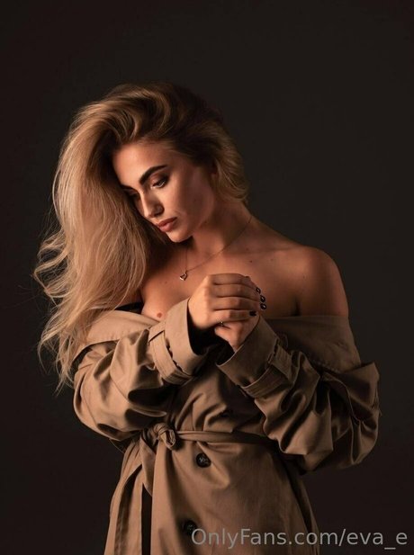 eva e 独占ポルノスター 画像