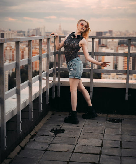 陸軍の熟女オンリーファンズ アート裸 画像