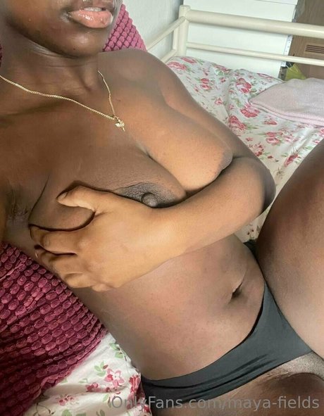 Maya fields ヌードのポルノスター 写真