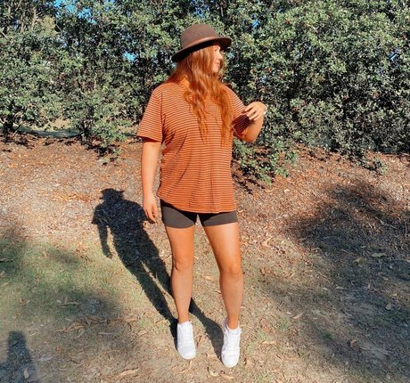 Hayley Aurisch アートモデル ギャラリー