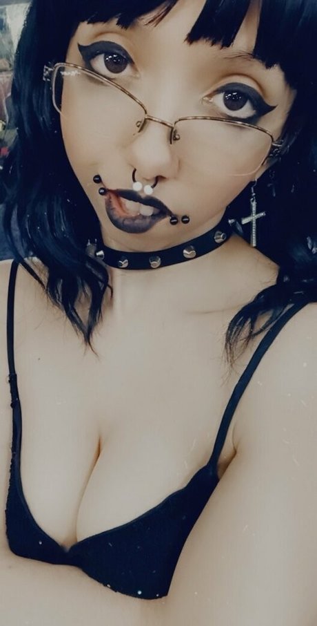 指マン 潮吹き オンリーファンズ ヌード 写真