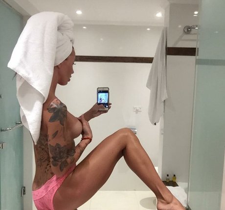 Svetlana Lavrikova エロティック女優 画像