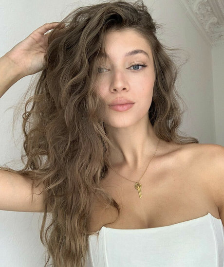 Laura Margesin ヌードモデル 写真