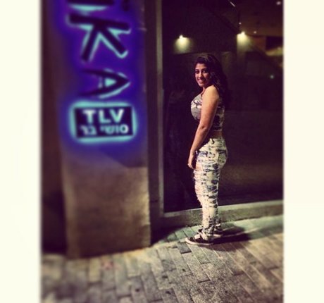 Yuval ヌード女優 写真