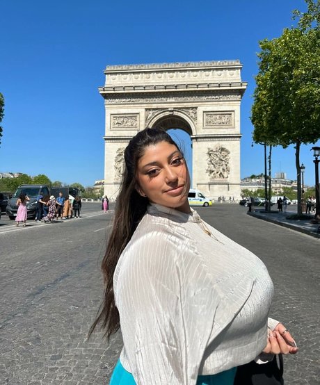 Yuval トップ女優 画像