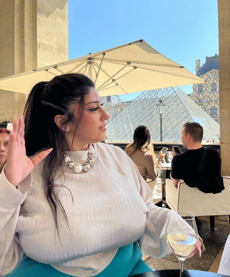 Yuval 無料のポルノスター 画像