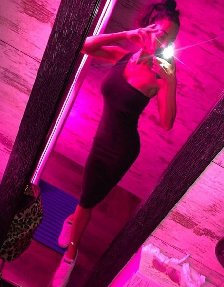 Sexy Alisa スター ヌード 写真