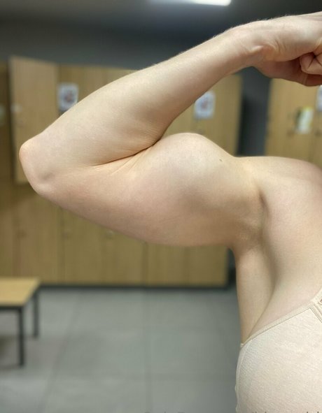 bicepgirl ヌードスター 写真