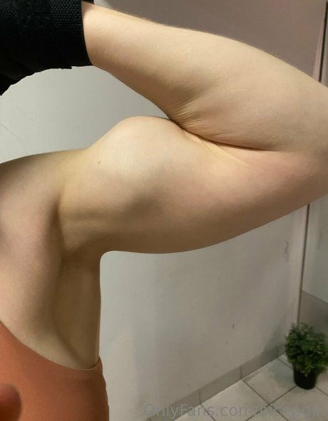 bicepgirl 完璧な女優 画像