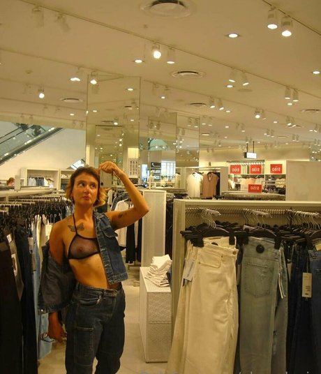 キティ・ウェット・オンリーファンズ セクシー 写真