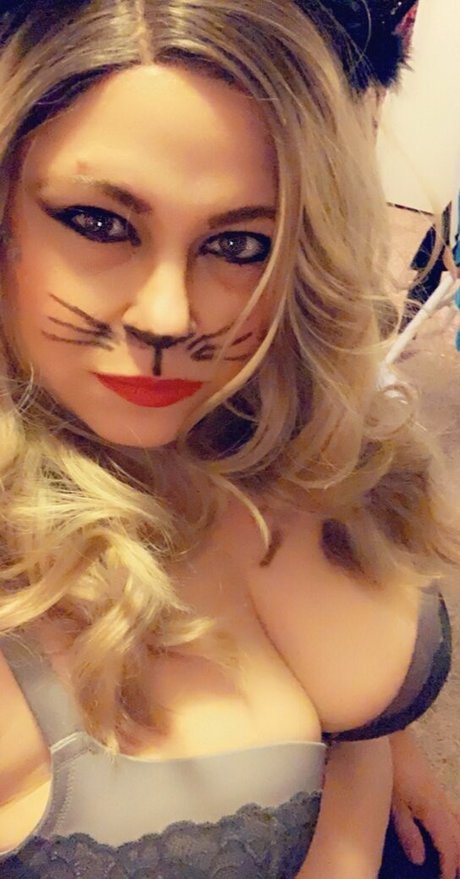 bettieblushe アートモデル 写真