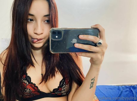 byjulita ヌード女優 画像