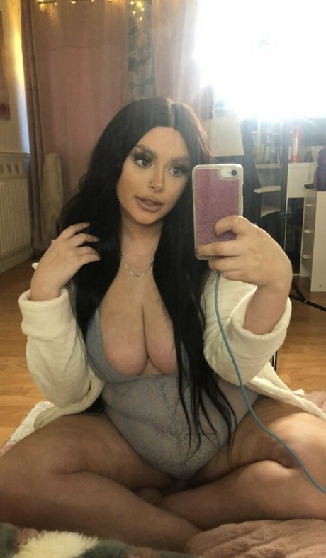 ヌードアジア人オンリーファンズ セクシー 画像