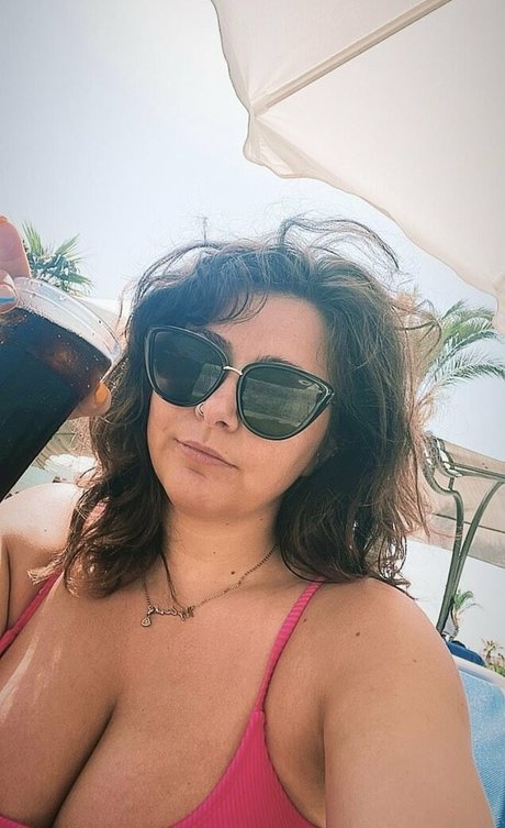 Aylesh H 美しい女優 画像