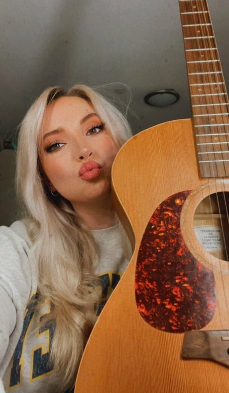 Shona Colson 裸のモデル 画像