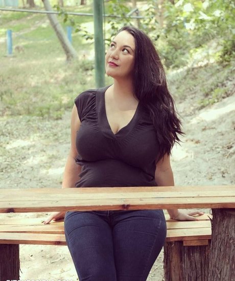 Isa Malone かわいいモデル 写真