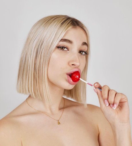 Rebeca Stones HDポルノスター 写真