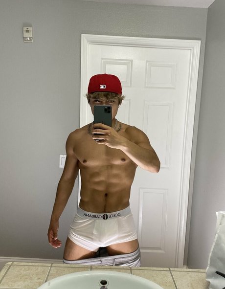 黒檀の熟女オンリーファンズ 無料 画像