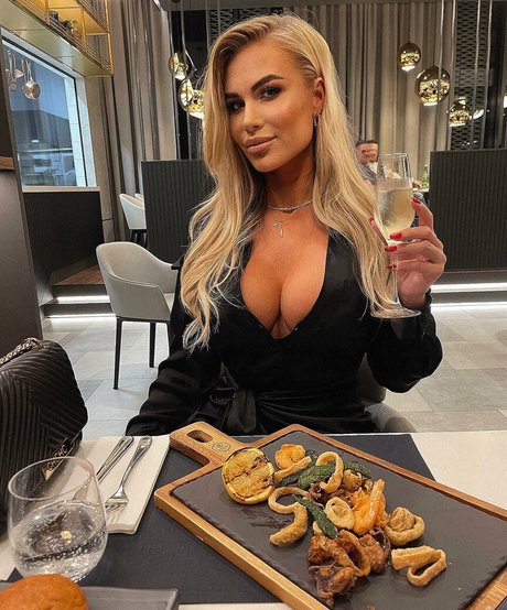 Noele Natalia HDスター 画像