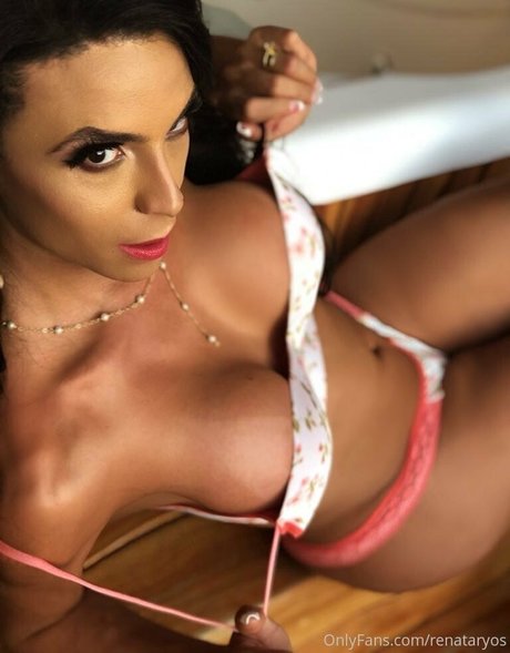 renataryos ポルノスター 写真