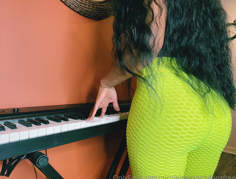 nicolelovesonlyfansfree エロティック女優 写真