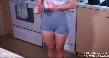 ブロンドのお尻オンリーファンズ アダルト 写真