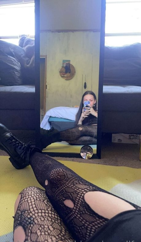 ぽっちゃりティーンオンリーファンズ セクシーヌード 画像